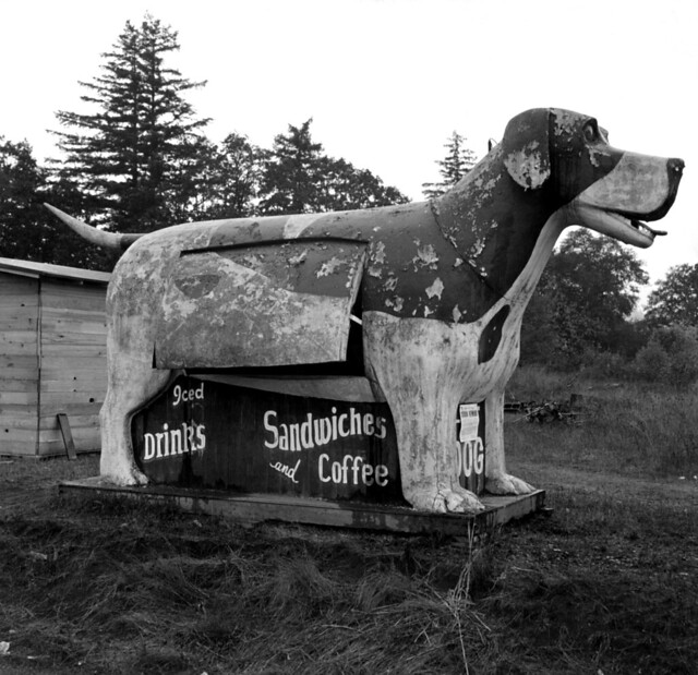 Dorothea Lange: Refreshment stand on highway 99, Oregon, 1939