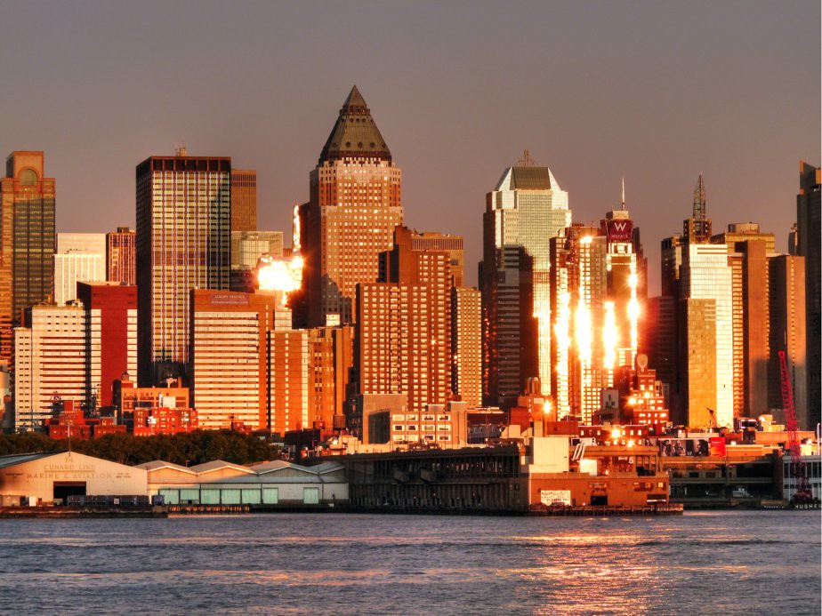 Quebec Orders Hudson to Update Street Signs