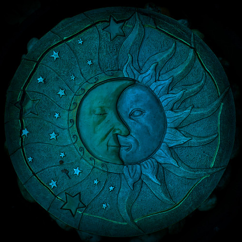 blue sun moon cold art topf25 colors face closeup night digital germany garden dark square geotagged nikon colorful europe day image tl pottery onecolor d200 nikkor dslr sideview vignette thecolorblue greenish 50mmf18 disteln herten northrhinewestphalia utatafeature manganite nikonstunninggallery repost1 date:year=2008 uhlandstrase date:month=november date:day=30 geo:lat=51598154 geo:lon=7152234 format:orientation=square format:ratio=11 repost2