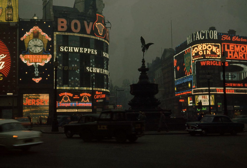 Piccadilly Circus 1963