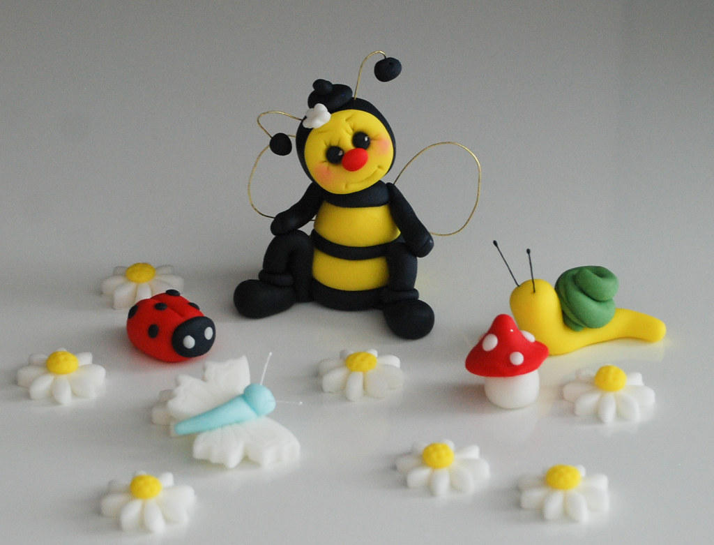 bumble bee edible cake topper birthday, [[[ inspired by Cla…