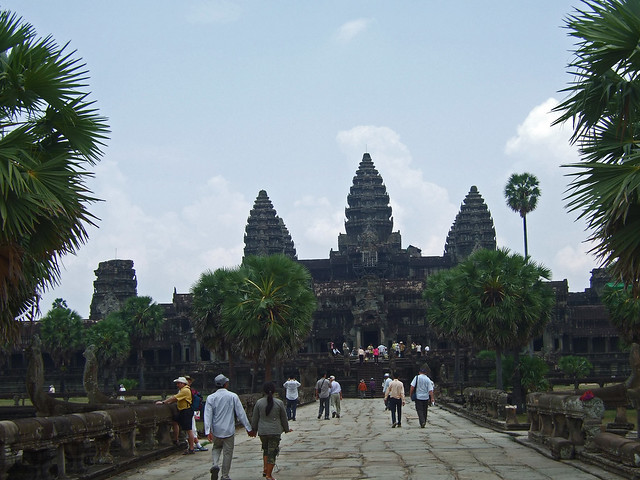 The walk to Angkor Wat