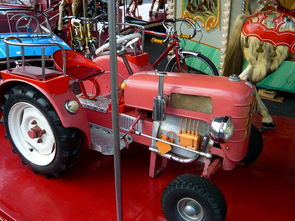 Kiddie Ride Carousel - Tractor | oerendhard1 | Flickr