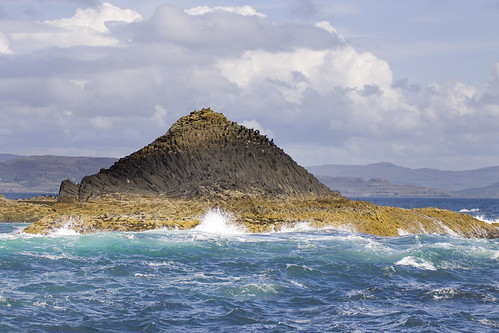 Basalt Pyramid Staffa | by Janine Gove (Janboreeni)