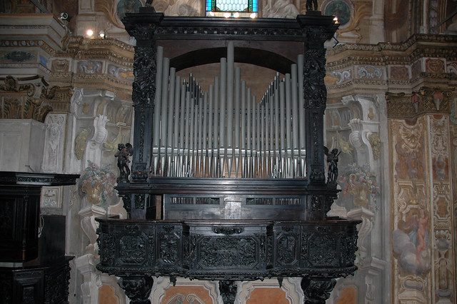 Organ of Basilica S. Vittore, Varese, Italy