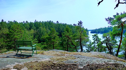 sea rock finland bench nikon view 1870mmf3545g pines finnish nikkor nagu archipelago 1870 naturescenes nauvo d80 vansor storsundet