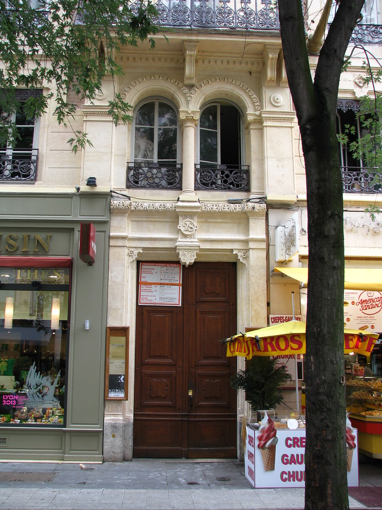 28 rue de la République | Double fenêtre au dessus de la por… | Flickr