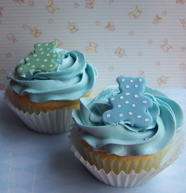 Baby shower cupcakes - teddy bear