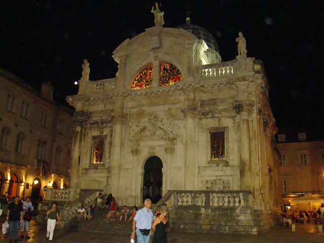 portada exterior Iglesia de San Blas de noche Dubrovnic Croacia