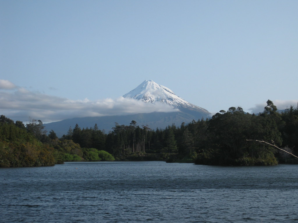 Mount Taranaki vom Lake Mangamahoe