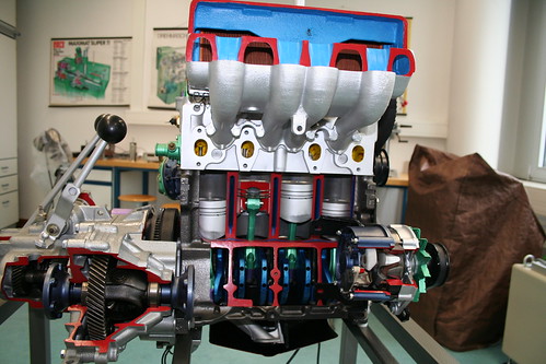 Schnittmodell Motor eines VW Golf