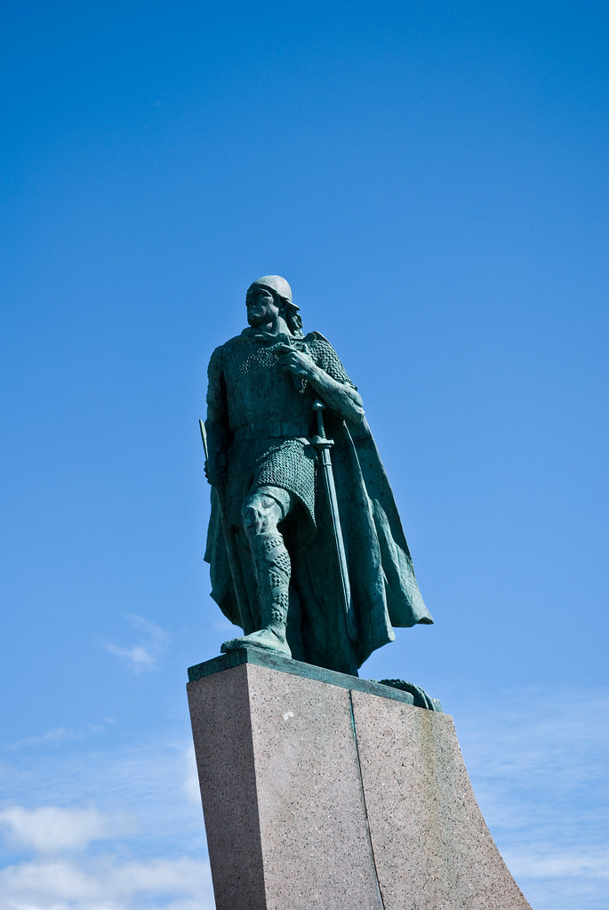 leif-erikson-statue-of-leif-eriksson-outside-hallgrimskirk-flickr