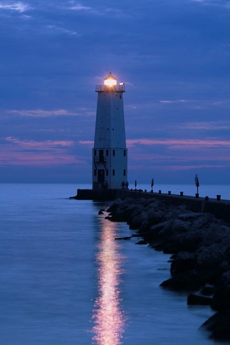 sunset lighthouse seascape night coast dusk michigan shoreline lakemichigan greatlakes relfection frankfort canonrebelxti heartaward lighthousetrek frankfortpierlight lightkeeperaward