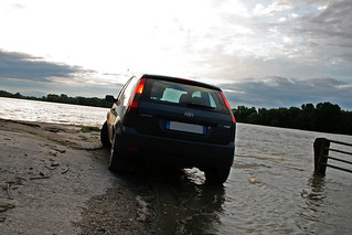Un auto fluviale