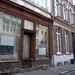 crox 260 - Stijn Van Dorpe /instalraam/<br />
locatie: onderstraat 26, 9000 Gent<br />
een wandeling op de stoep in Gent waarbij ik, daar waar de muur onderaan een beetje naar voor steekt, even op het boordje loop<br />
1 - 31 mei 2008 </p>
<p>photo Marc Coene
