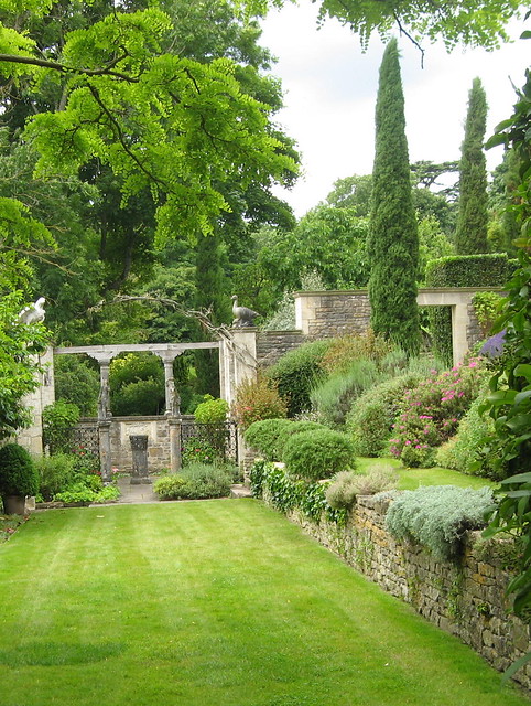 Iford Manor: 2a  Patio Garden