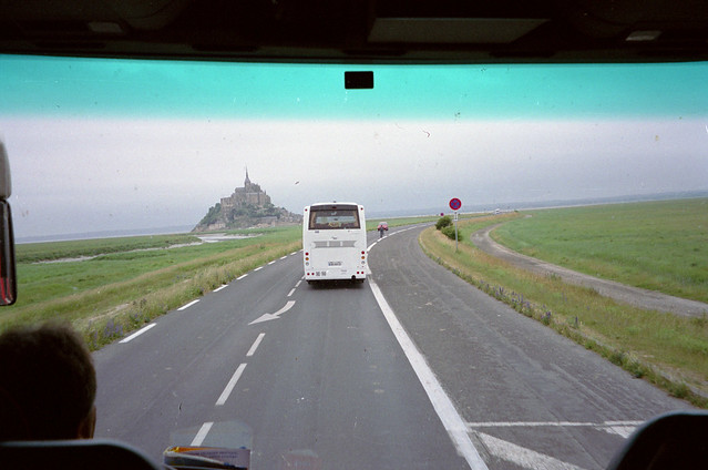 mont st-michel 01 - approach on the road