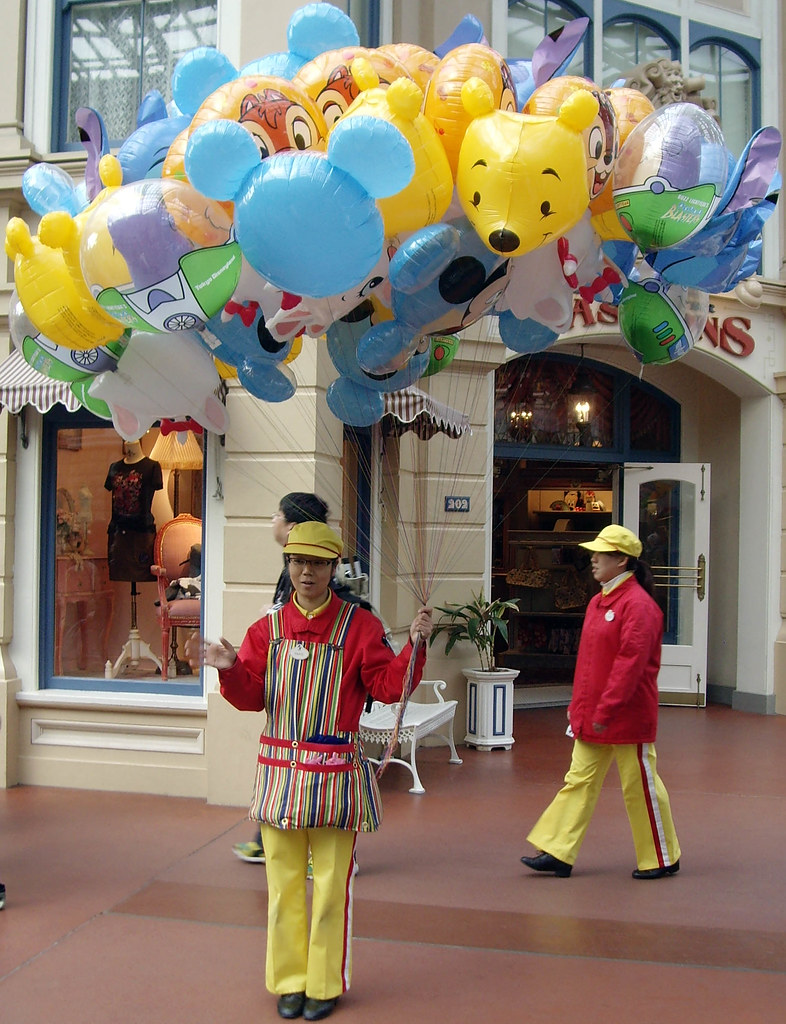 World Bazaar Balloon Vendor | Philip Kippel | Flickr