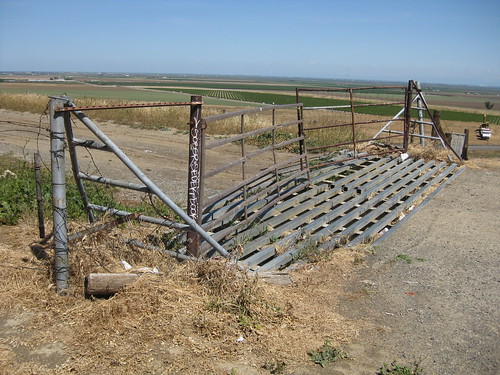 california road fence gate i5 farm losbanos merceysprings