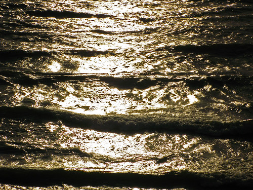 Low tonal resolution (LTR): Light on water by kevin dooley