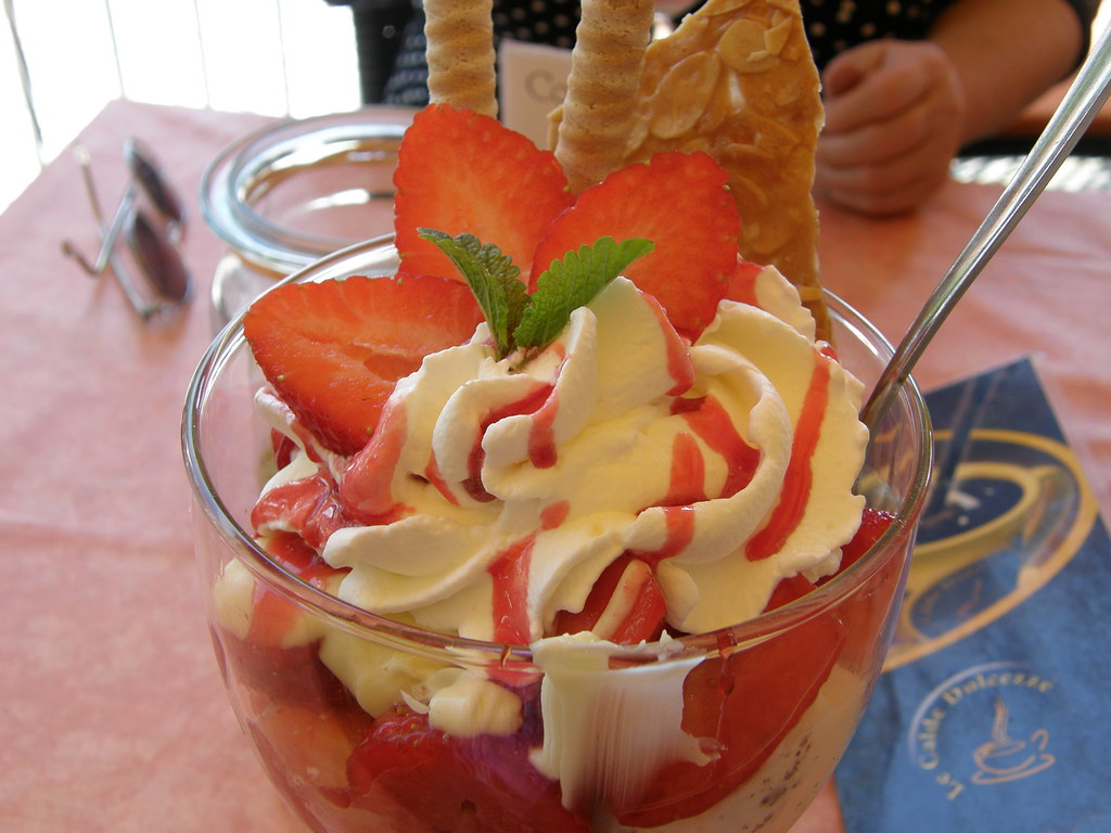 Lecker Eis essen (Vanilleeis mit Erdbeeren..) | A great week… | Flickr