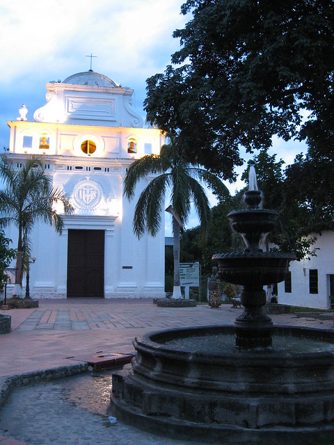 Capilla con fuente. Santa Fe de Antioquia, Colombia