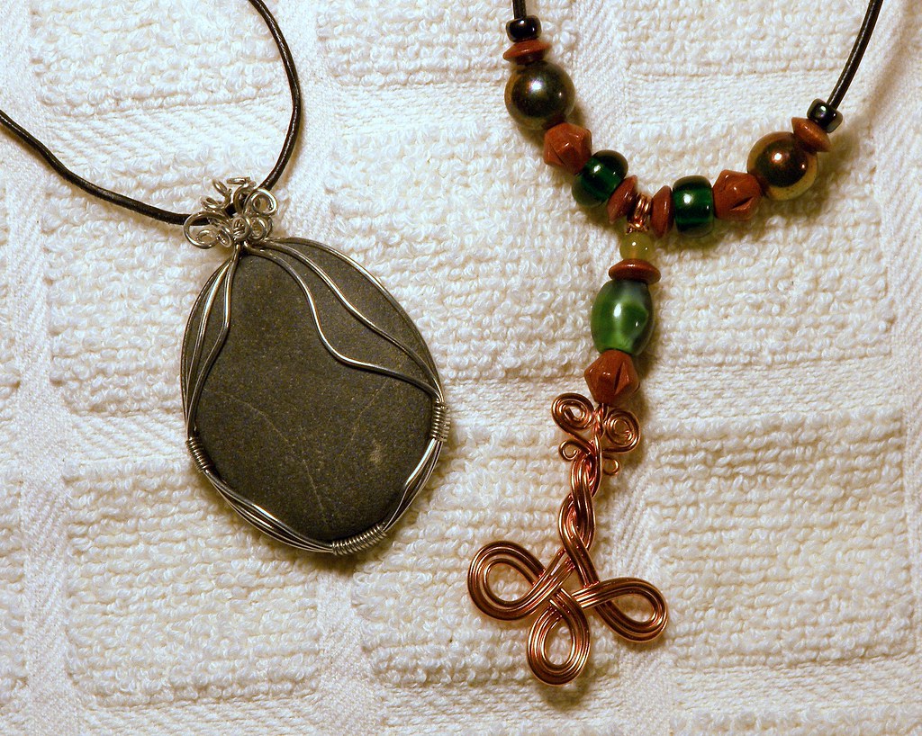 Wire jewelry - a necklace with a stone and a wire