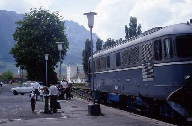 Zărneşti June 1994. 60 0328-9 arrives from Brasov