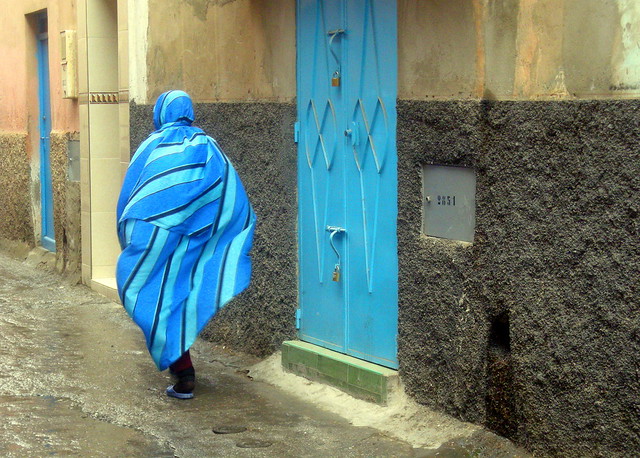 Maroc, Tiznit, Femme en bleu