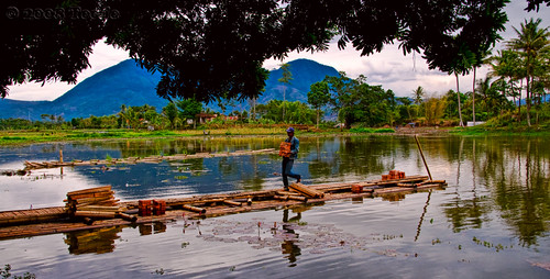 lake indonesia geotagged nikkor soe garut d300 tasikmalaya supershot golddragon mywinners abigfave teeje cangkuang platinumphoto theunforgettablepictures damniwishidtakenthat geo:lat=7103703 geo:lon=107919559