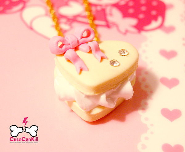 ☆彡 Whipped cream Loli heart bon bon necklace
