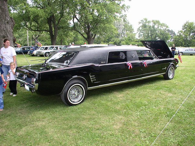 Mustang Limousine
