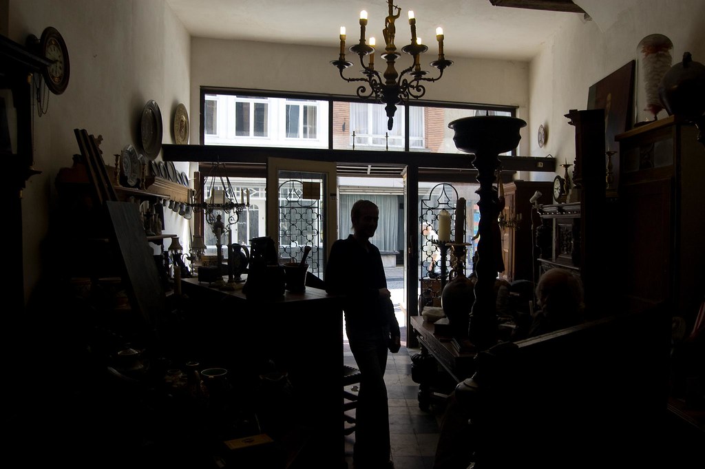 The silhouettes in the Antiqueshop by My name's axel