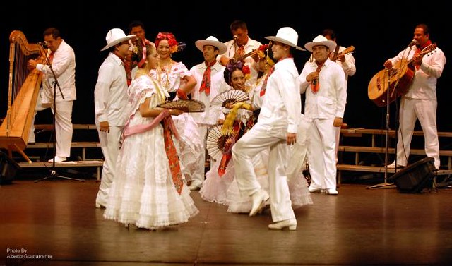 Internacional Ballet Folklorico Quetzalli de Veracruz