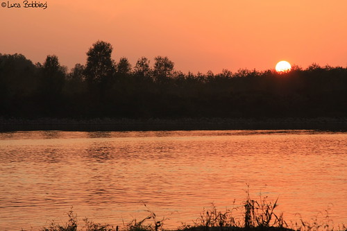 Po river sunset by Luca Bobbiesi, sunset landscape po pavese