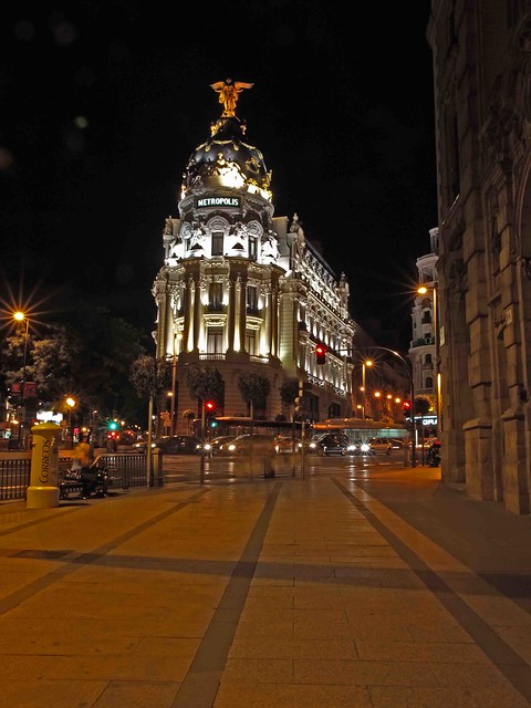 Madrid edificio Metrópolis (Gran Vía por la noche)