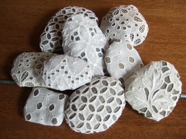 Vintage lace/rock pattern weights