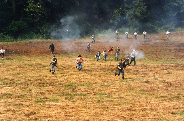 Battle between re-enactors, Gettysburg RR, 7/4/1993 -- Confederate soldiers race to 