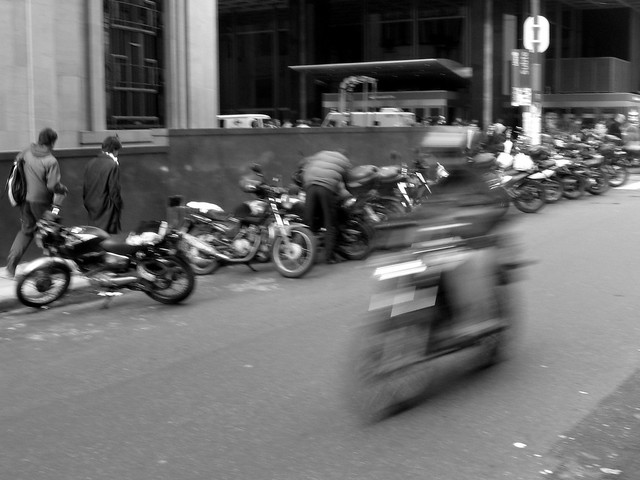Day 44 - 22/Jul/2008 / Esas motos que van a mil...