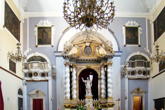 retablo altar mayor interior iglesia Monasterio de los Franciscanos Dubrovnic Croacia