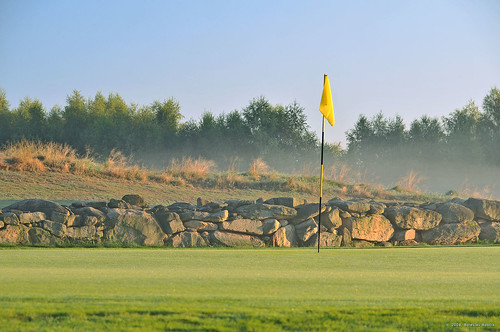green wall sunrise golf flag course