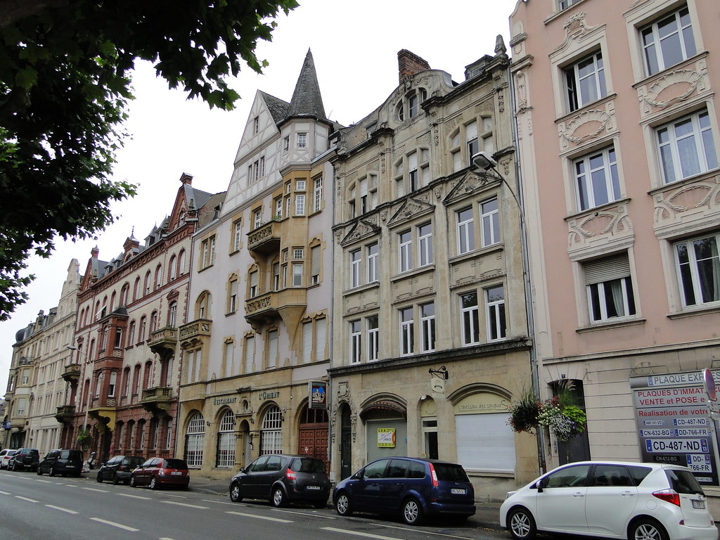Housefronts in the Rue Général de Castelnau