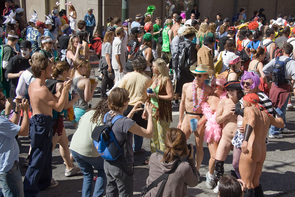 Bay to Breakers: Running Naked is Against the Rules.