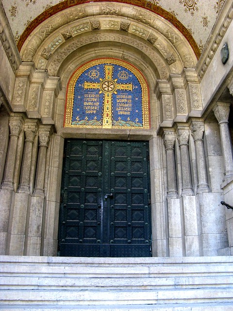 Eingang der ev. Lutherkirche / Entrance of protestant Luther-Church, Wiesbaden