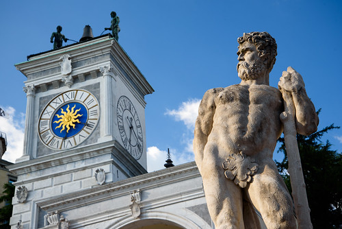 Udine - Piazza Libertà - Statua di Caco