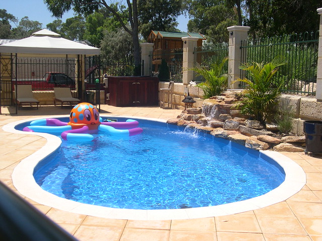 Hate this pic. No pool in karratha! bloody hot up here!