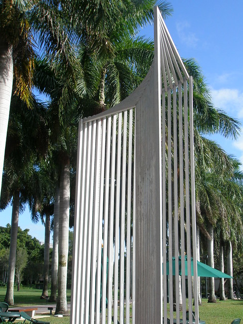 Linda Howard 'Kuan' 1976, Lowe Sculpture Garden, University of Miami, Miami Florida