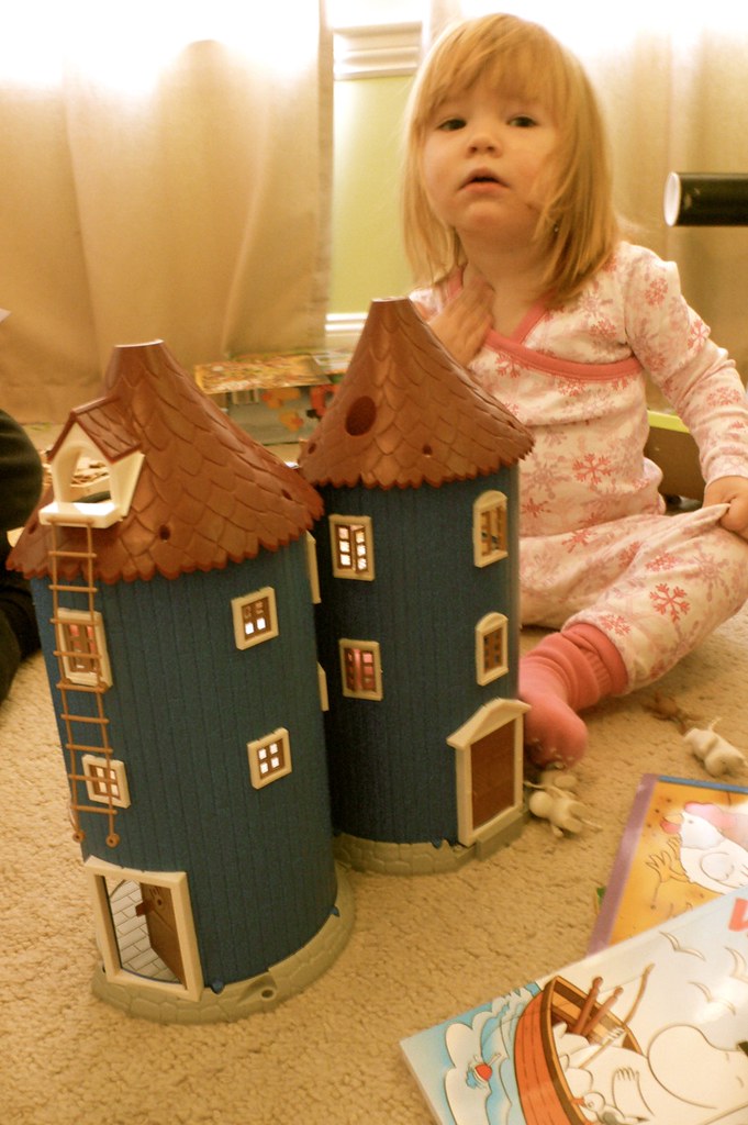Moomin Dollhouse | Kaisla loves her moomin playhouse. :) | Elaine ...