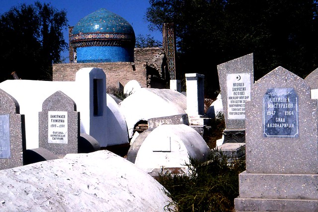 Коканд - Qo‘qon . Cemetery, Kokand, Uzbekistan  Sept 2002