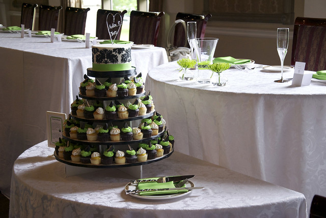 W9098 - black white green wedding cupcake tower